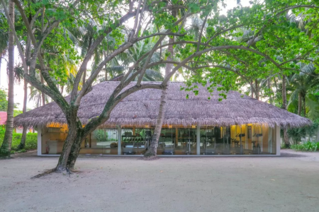Holiday Inn Resort Kandooma Maldives 4*